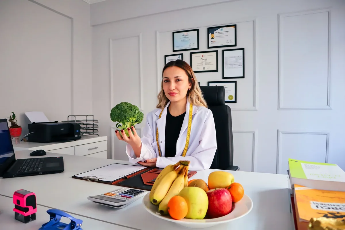 Diététicien-nutritionniste en consultation avec un patient
